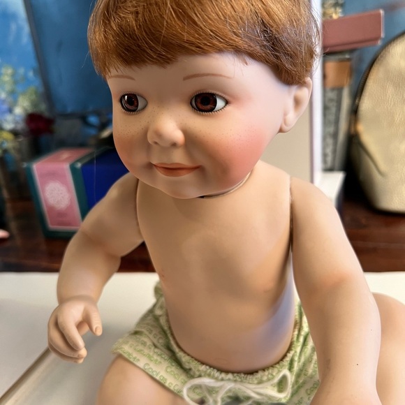 Ashton Drake Collections  “Cool as a Cucumber “ Titus Tomescu Porcelain doll. - Picture 5 of 6